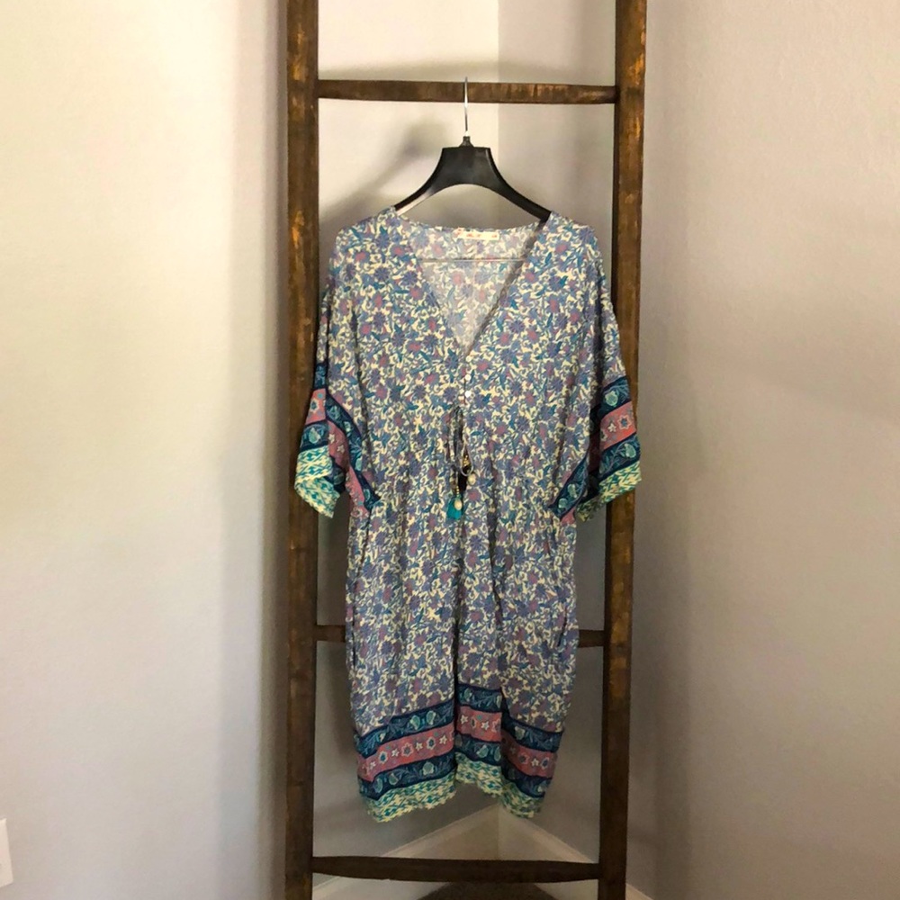 Patterned dress with adjustable waist tie